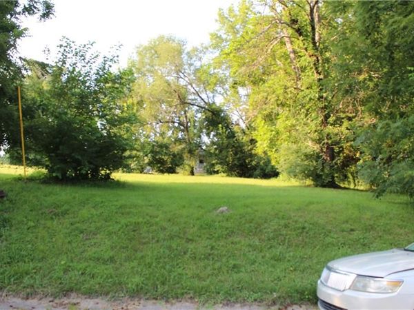 210-214 Springdale Avenue, Bonner Springs, KS 66012