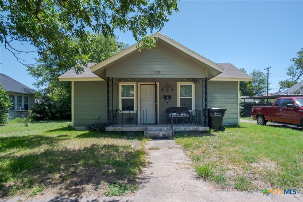921 S 11th Street, Temple, TX 76504 Main Photo