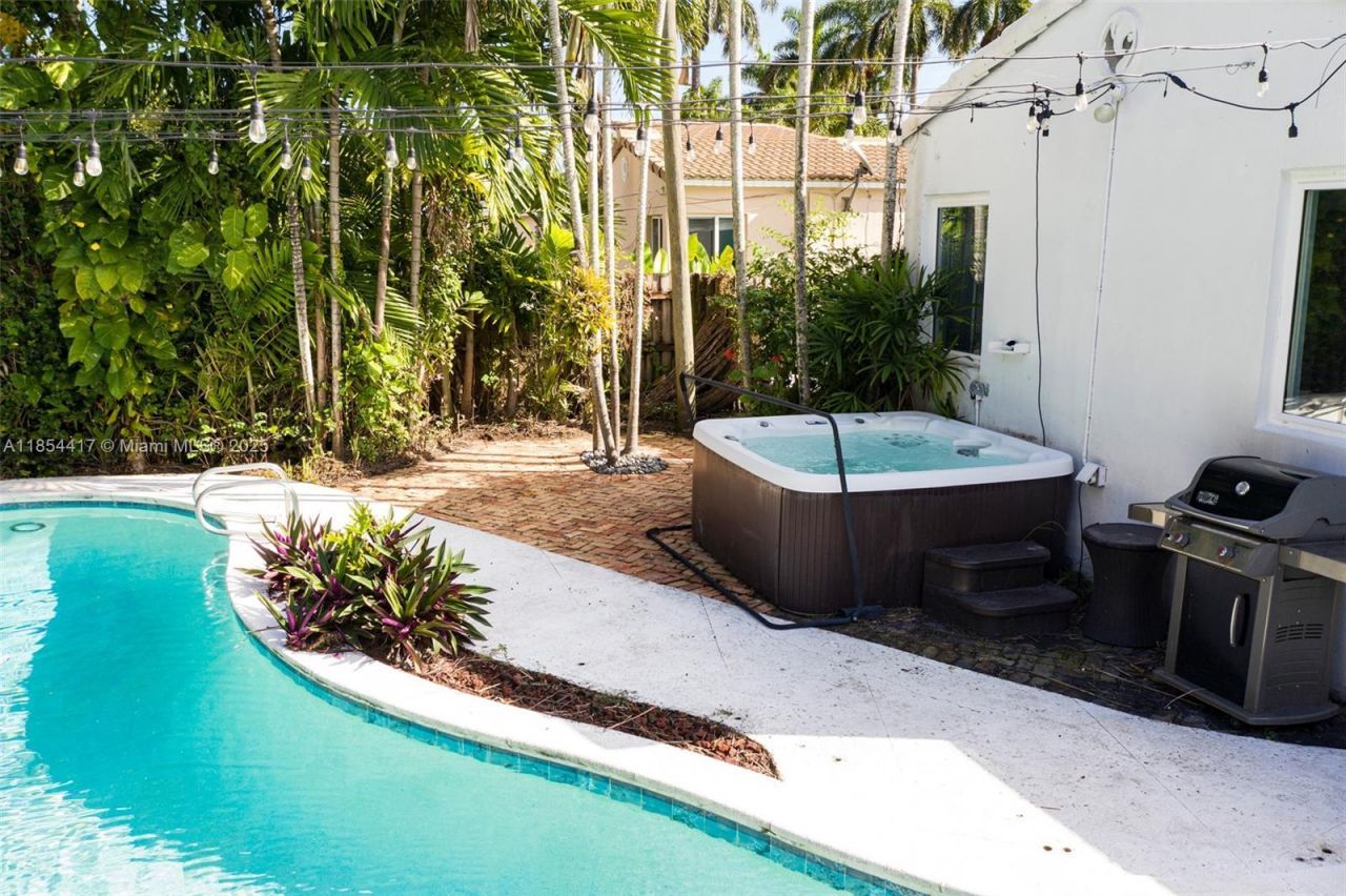 955 Van Buren St, Hollywood, FL 33019 Photo