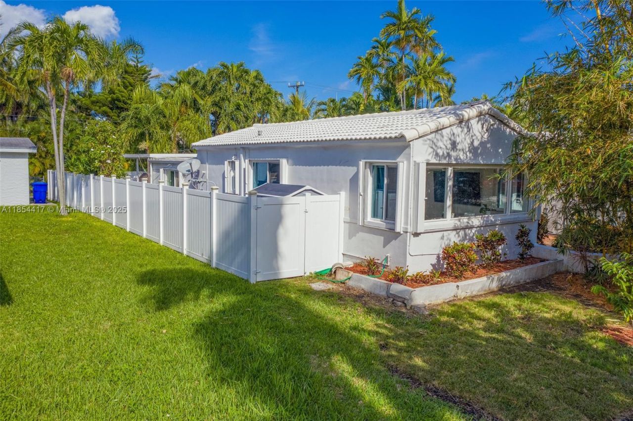 955 Van Buren St, Hollywood, FL 33019 Photo