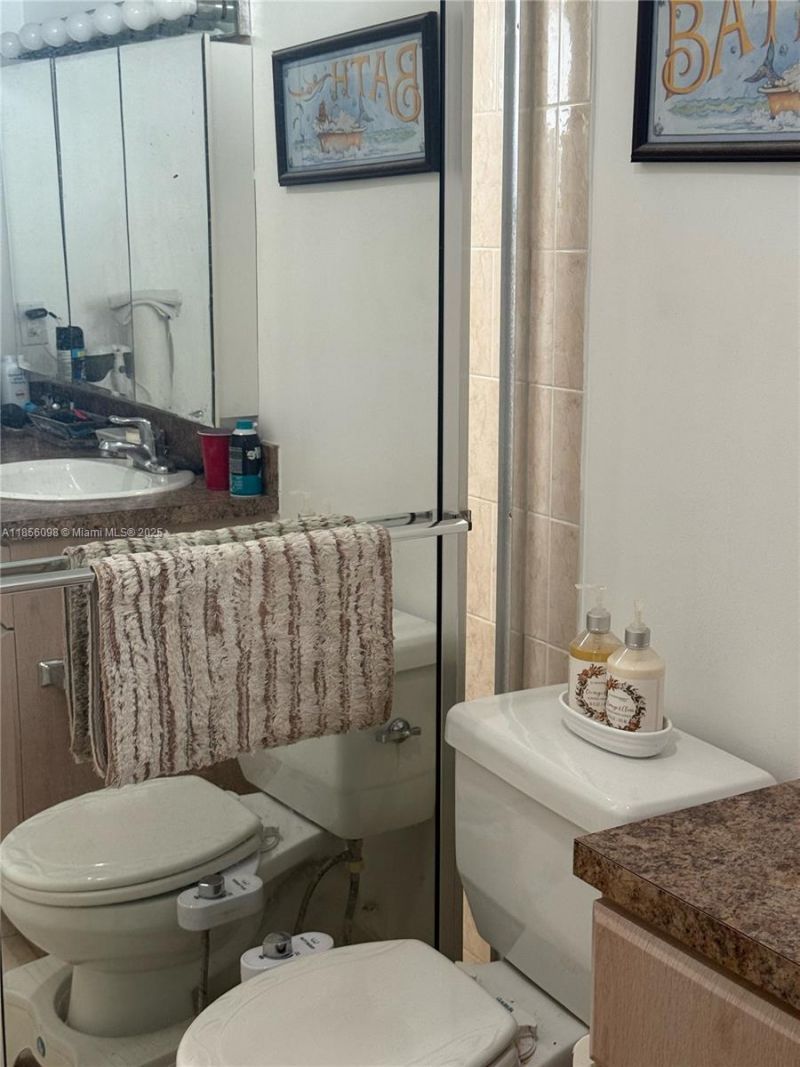 18555 NE 14th Ave, Unit 514, Miami, FL 33179 Photo