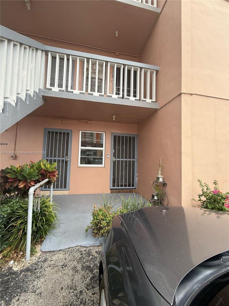 18555 NE 14th Ave, Unit 514, Miami, FL 33179 Photo