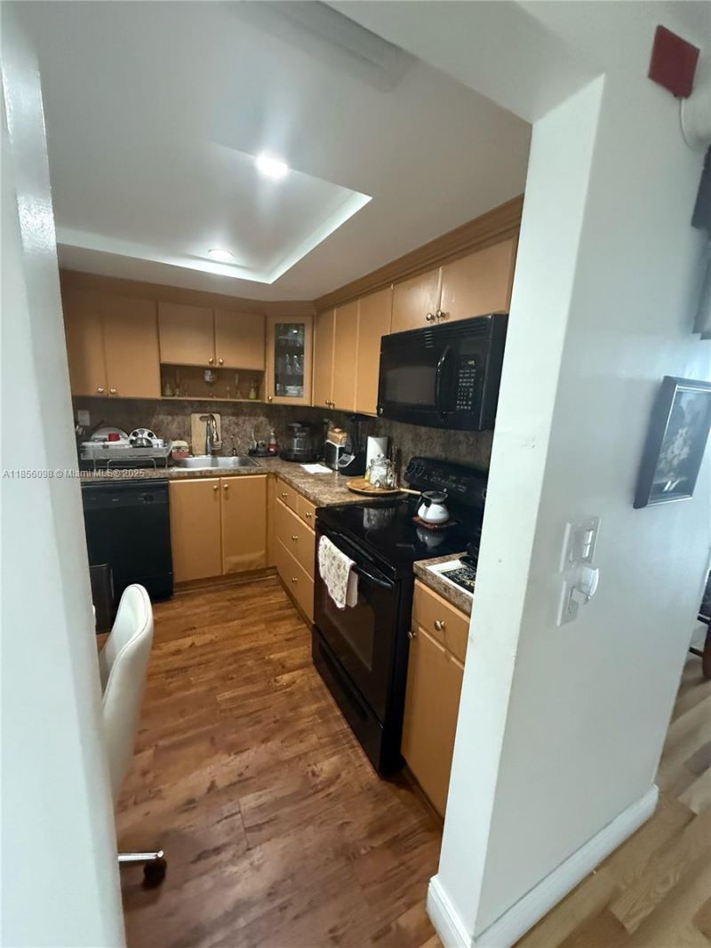 18555 NE 14th Ave, Unit 514, Miami, FL 33179 Photo