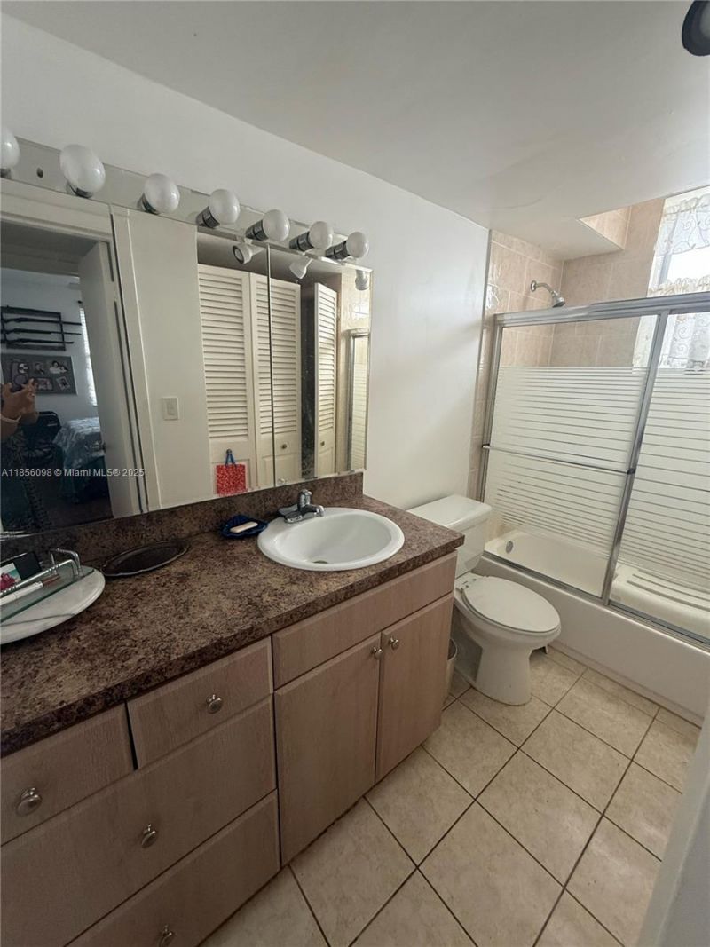 18555 NE 14th Ave, Unit 514, Miami, FL 33179 Photo