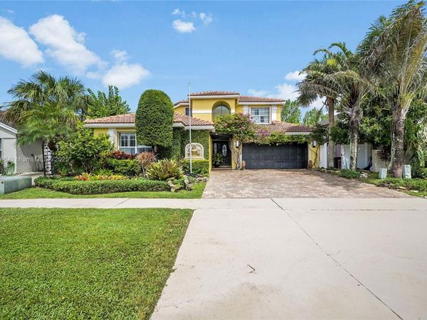 9398 Aegean Dr, Boca Raton, FL 33496
