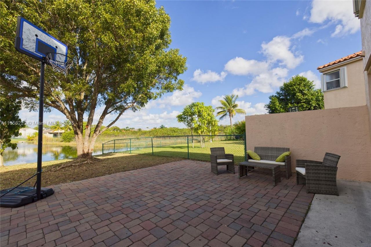 15343 NW 14th Rd, Pembroke Pines, FL 33028 Photo