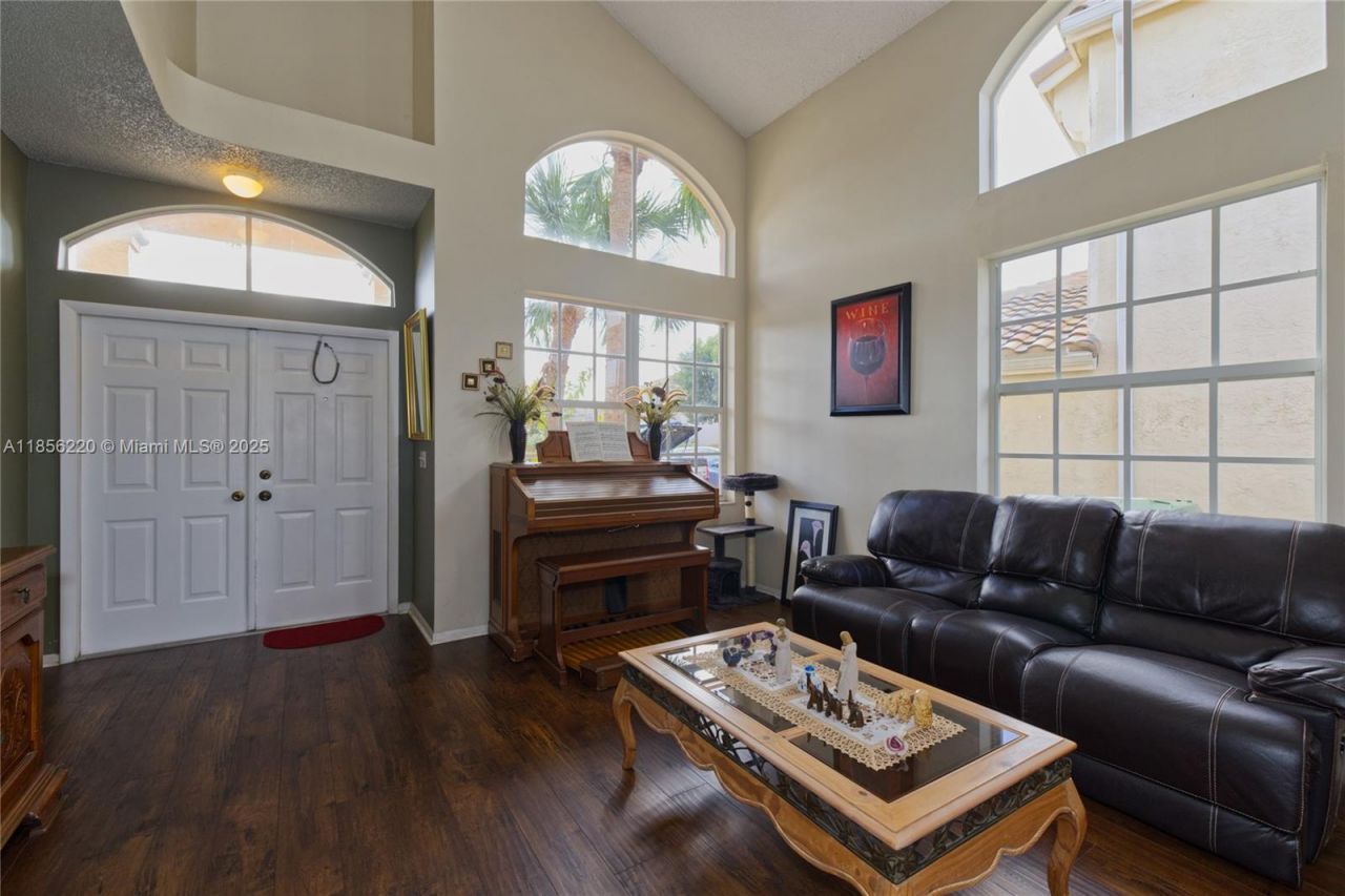 15343 NW 14th Rd, Pembroke Pines, FL 33028 Photo