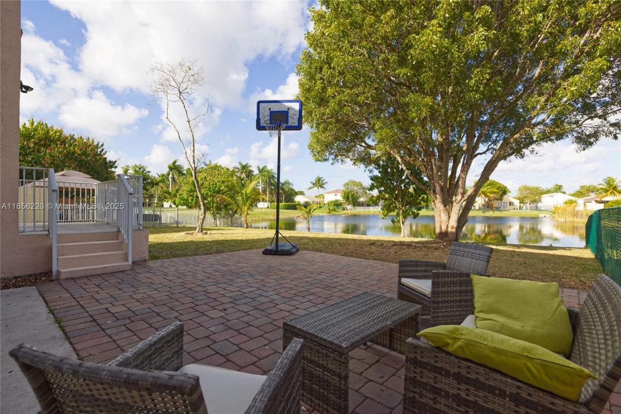 15343 NW 14th Rd, Pembroke Pines, FL 33028 Photo