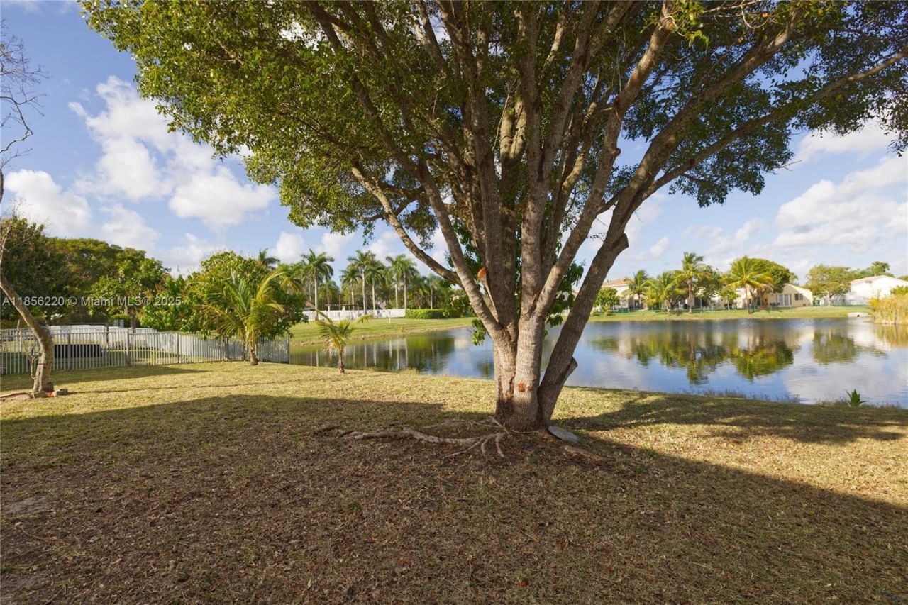 15343 NW 14th Rd, Pembroke Pines, FL 33028 Photo