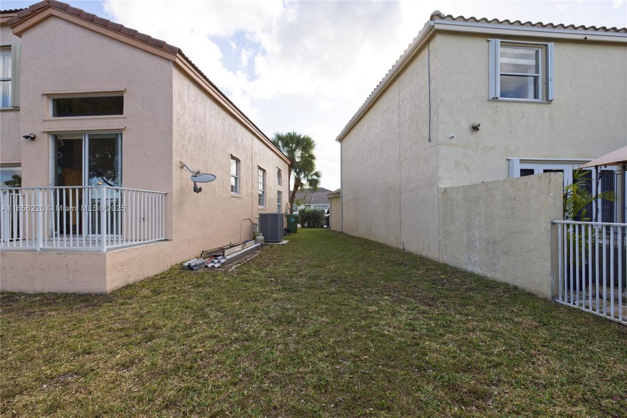 15343 NW 14th Rd, Pembroke Pines, FL 33028 Photo
