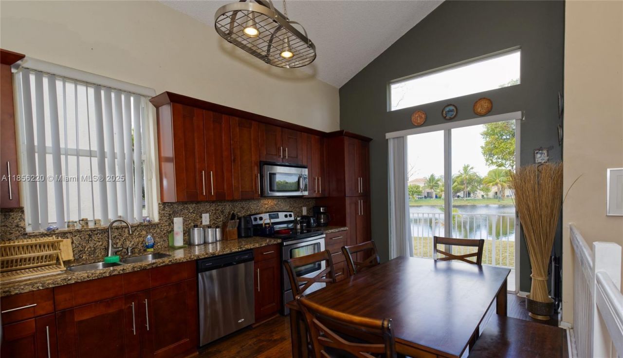 15343 NW 14th Rd, Pembroke Pines, FL 33028 Photo