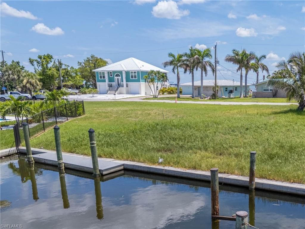 2 Bayview Blvd, Fort Myers Beach, FL 33931 Photo