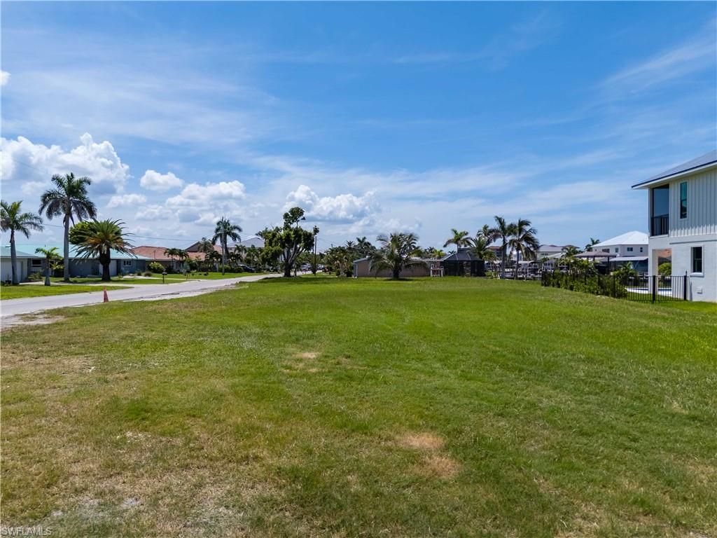 2 Bayview Blvd, Fort Myers Beach, FL 33931 Photo