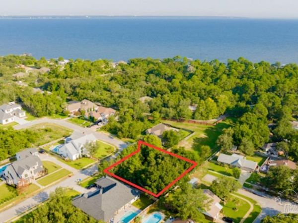 00 Manor Cir, Gulf Breeze, FL 32563