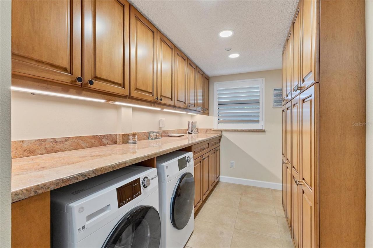 8776 Midnight Pass Road, Unit C107, Sarasota, FL 34242 Photo