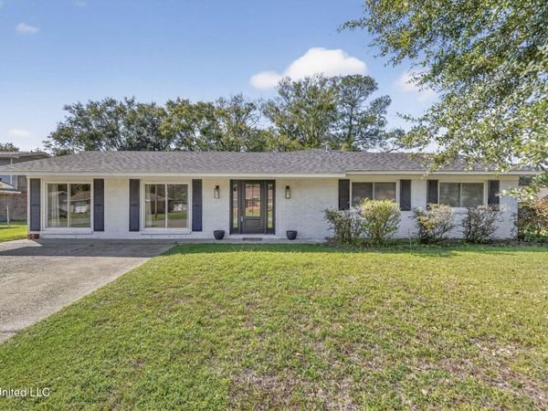 100 Hunter Drive, Ocean Springs, MS 39564