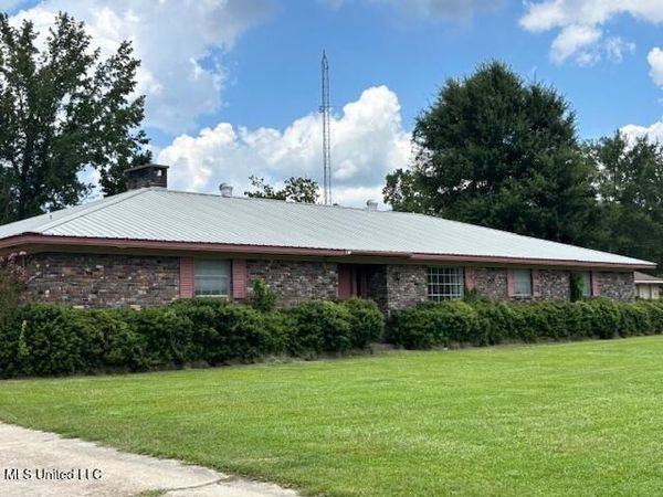 807 Pine Drive, Tylertown, MS 39667