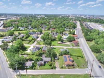 2026 Little Avenue Photo 4