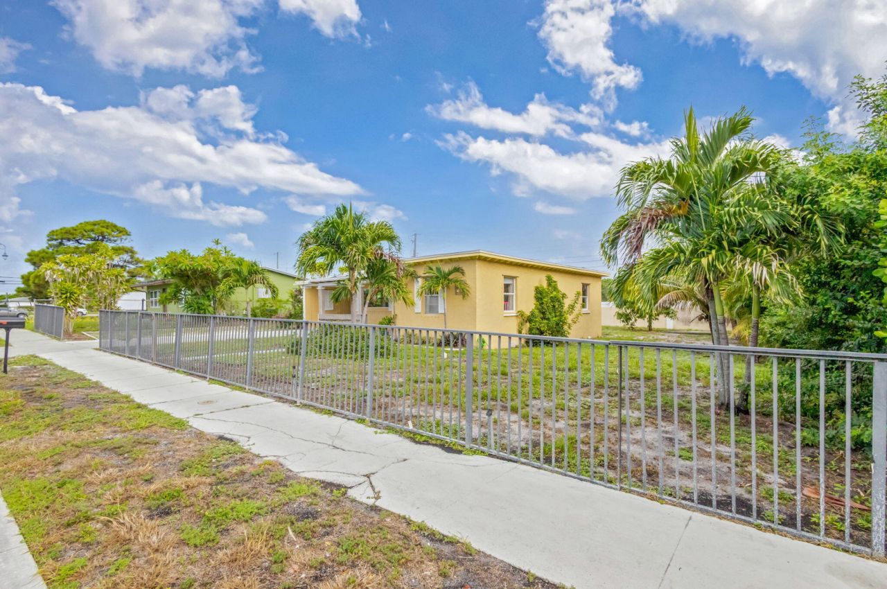 1136 W 7th Street, Riviera Beach, FL 33404 Photo