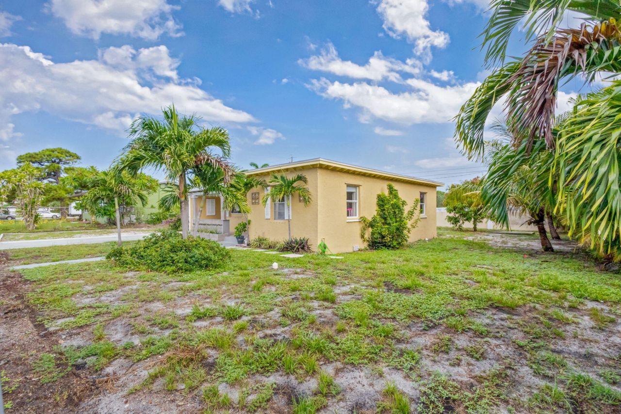 1136 W 7th Street, Riviera Beach, FL 33404 Photo