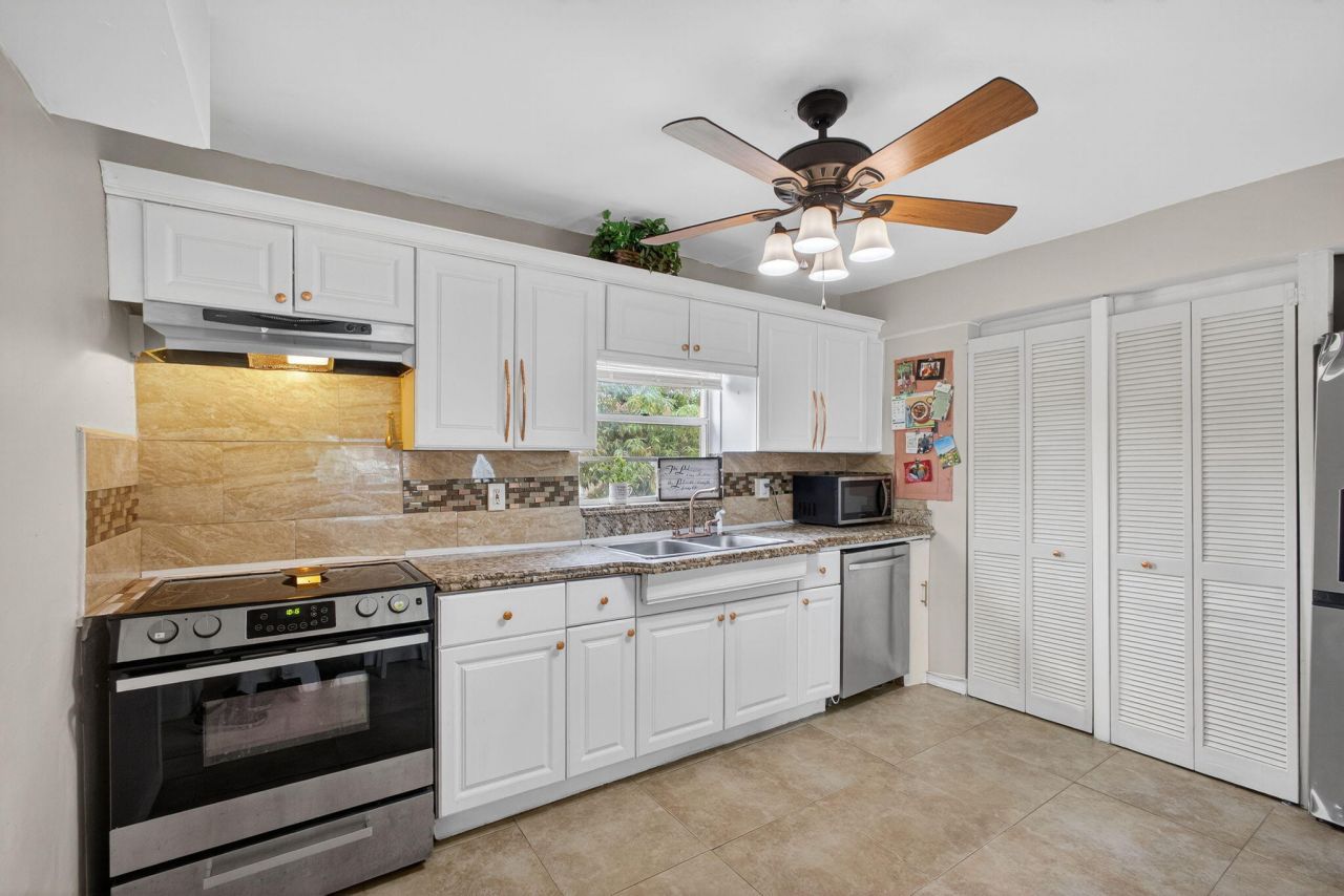 1136 W 7th Street, Riviera Beach, FL 33404 Photo