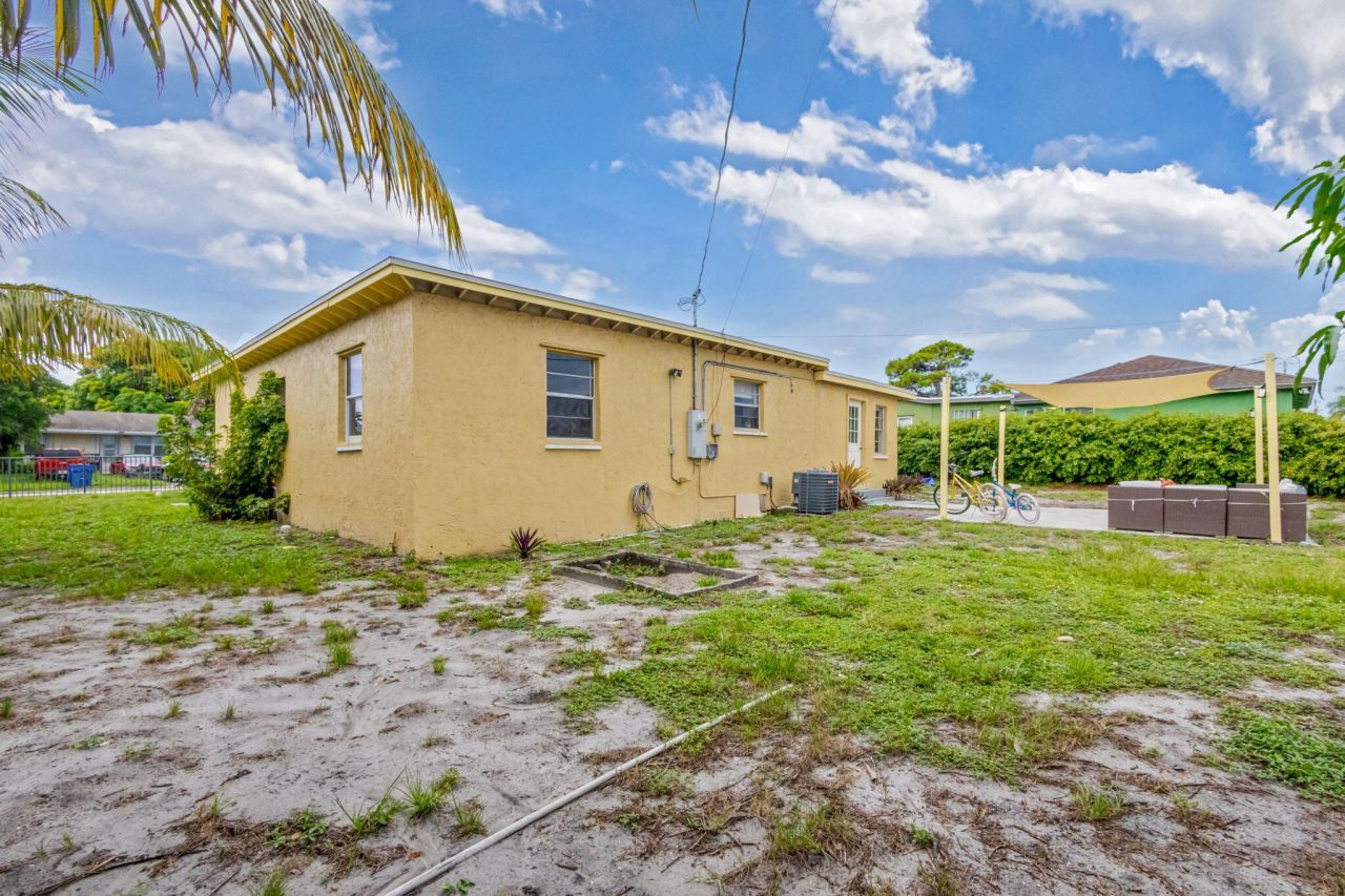 1136 W 7th Street, Riviera Beach, FL 33404 Photo