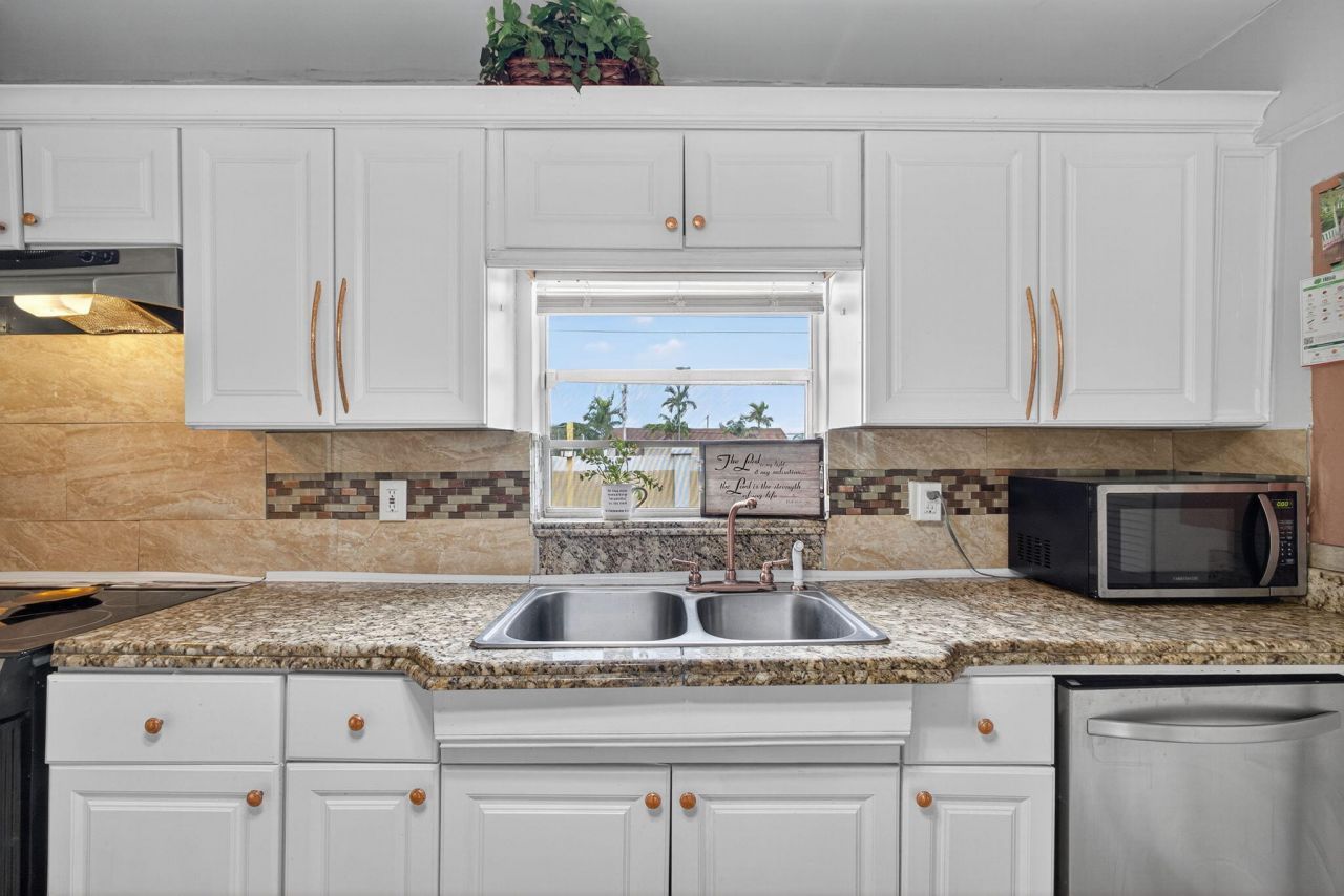 1136 W 7th Street, Riviera Beach, FL 33404 Photo