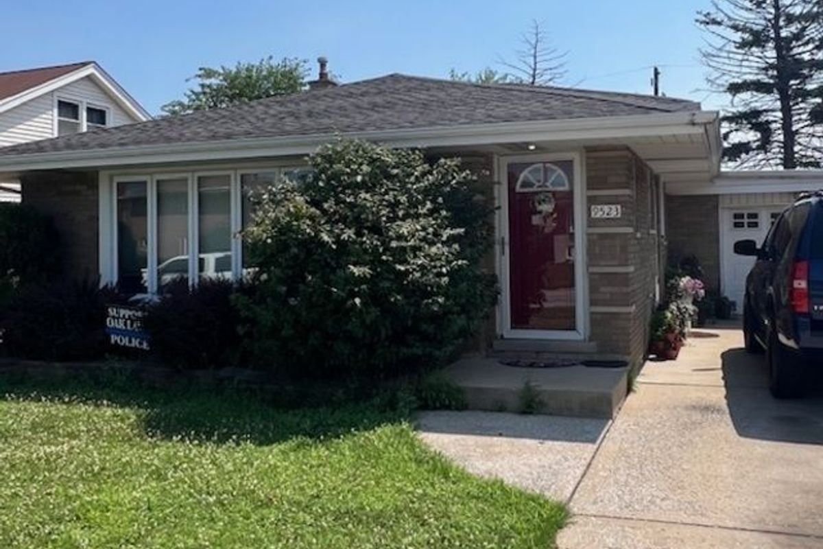 9523 S Kostner Avenue, Oak Lawn, IL 60453 | MLS ID 12421192 - Baird & Warner