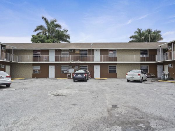 241 NW 11th 1 Street, Unit 13, Belle Glade, FL 33430