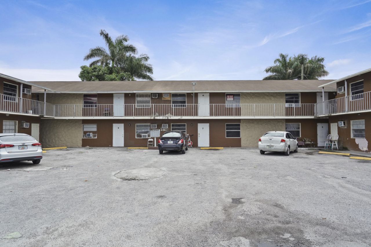 241 NW 11th 1 Street, Unit 13, Belle Glade, FL 33430 Photo
