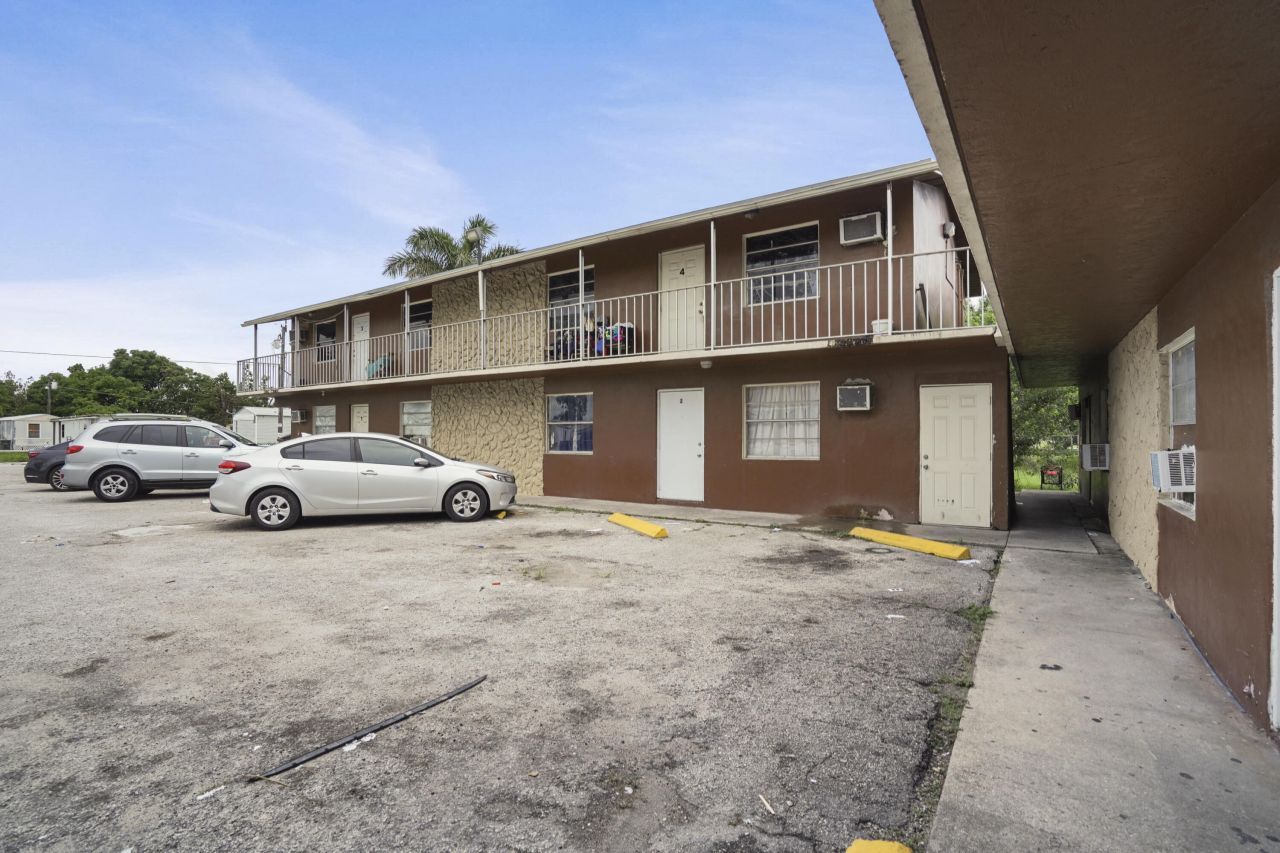 241 NW 11th 1 Street, Unit 13, Belle Glade, FL 33430 Photo