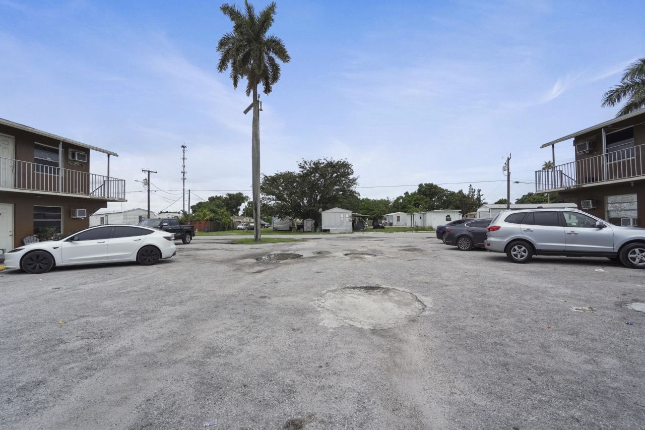 241 NW 11th 1 Street, Unit 13, Belle Glade, FL 33430 Photo