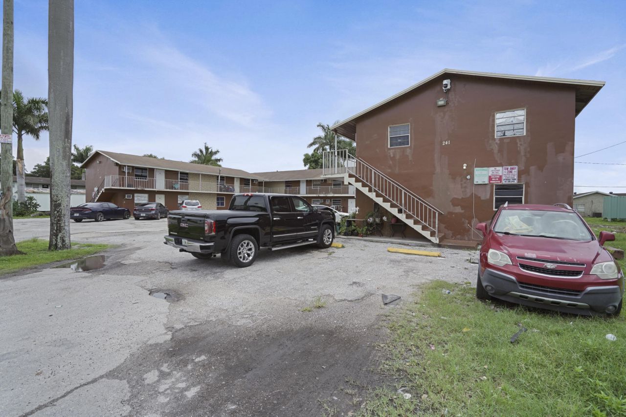 241 NW 11th 1 Street, Unit 13, Belle Glade, FL 33430 Photo