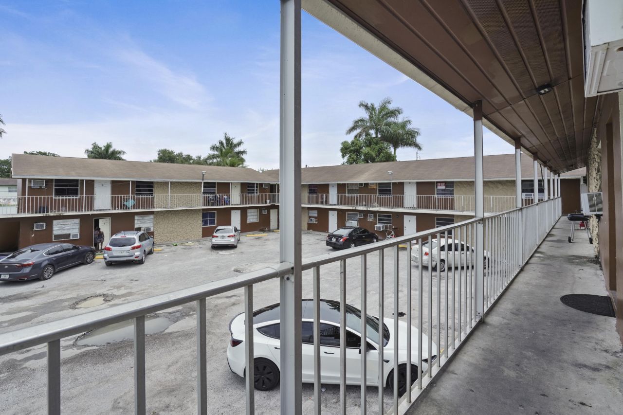241 NW 11th 1 Street, Unit 13, Belle Glade, FL 33430 Photo