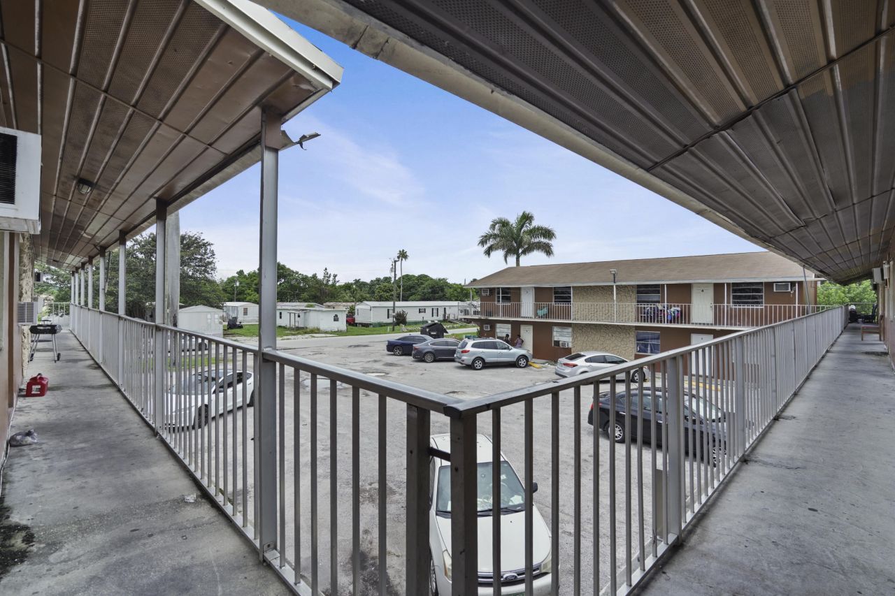 241 NW 11th 1 Street, Unit 13, Belle Glade, FL 33430 Photo