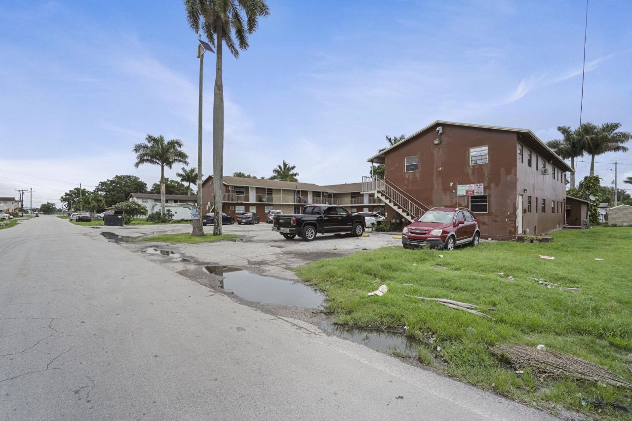 241 NW 11th 1 Street, Unit 13, Belle Glade, FL 33430 Photo
