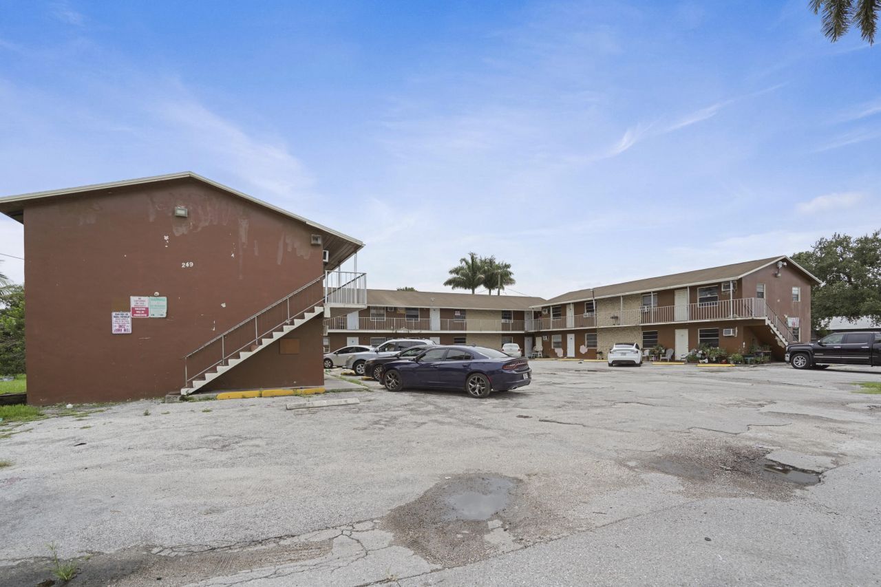 241 NW 11th 1 Street, Unit 13, Belle Glade, FL 33430 Photo