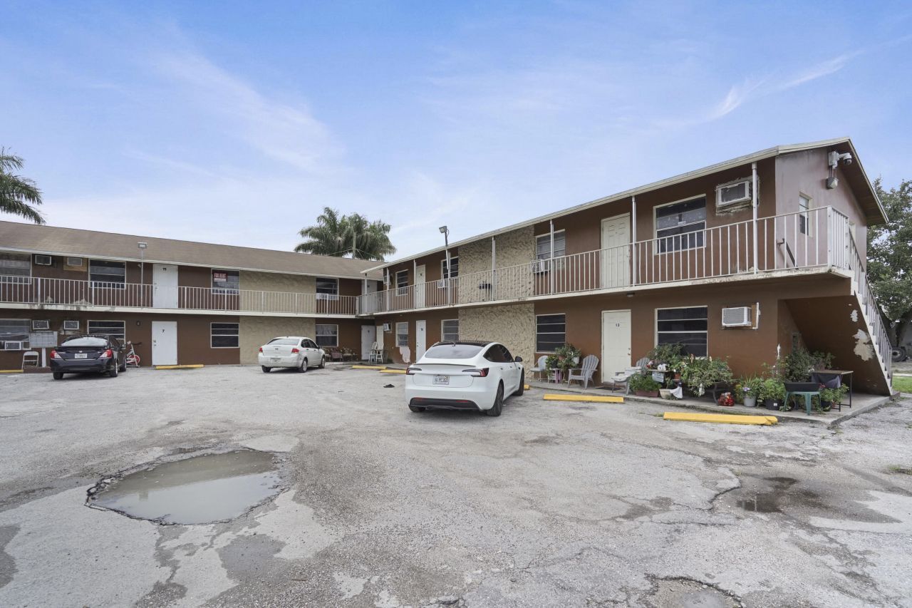 241 NW 11th 1 Street, Unit 13, Belle Glade, FL 33430 Photo