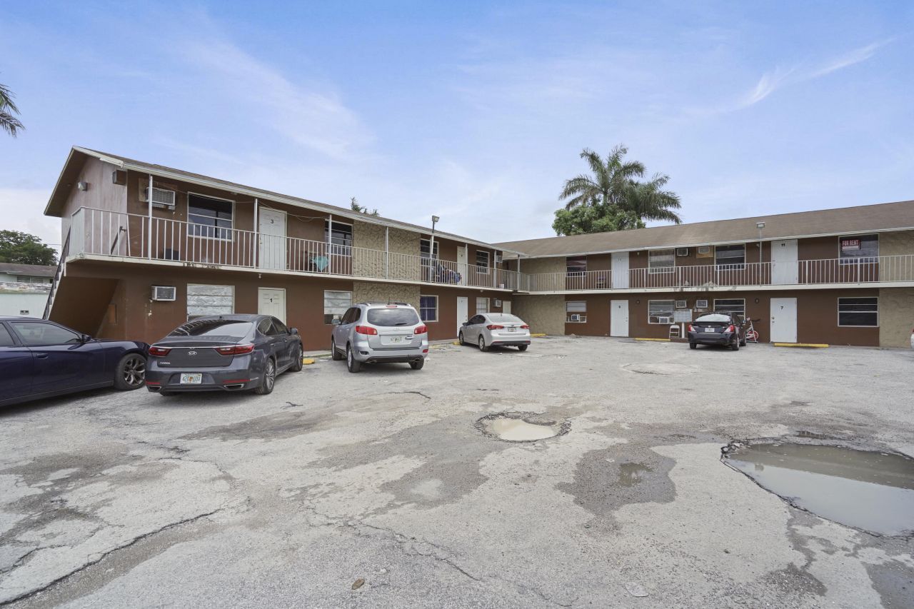 241 NW 11th 1 Street, Unit 13, Belle Glade, FL 33430 Photo