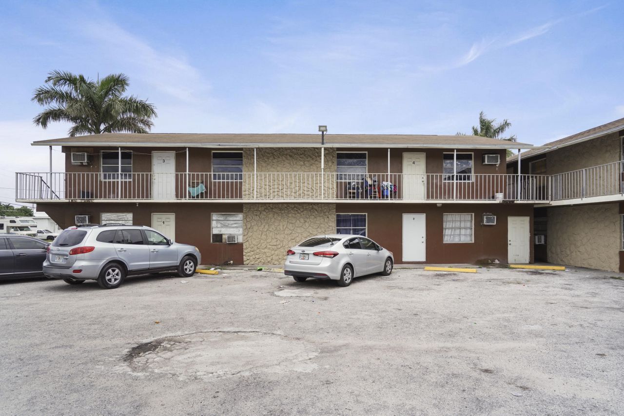241 NW 11th 1 Street, Unit 13, Belle Glade, FL 33430 Photo