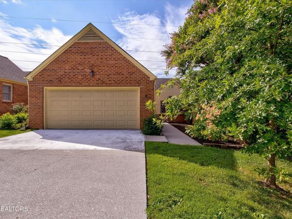 8430 Woodbend Tr, Knoxville, TN 37919