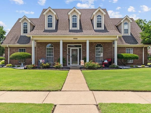 1500 W Barton Avenue, West Memphis, AR 72301