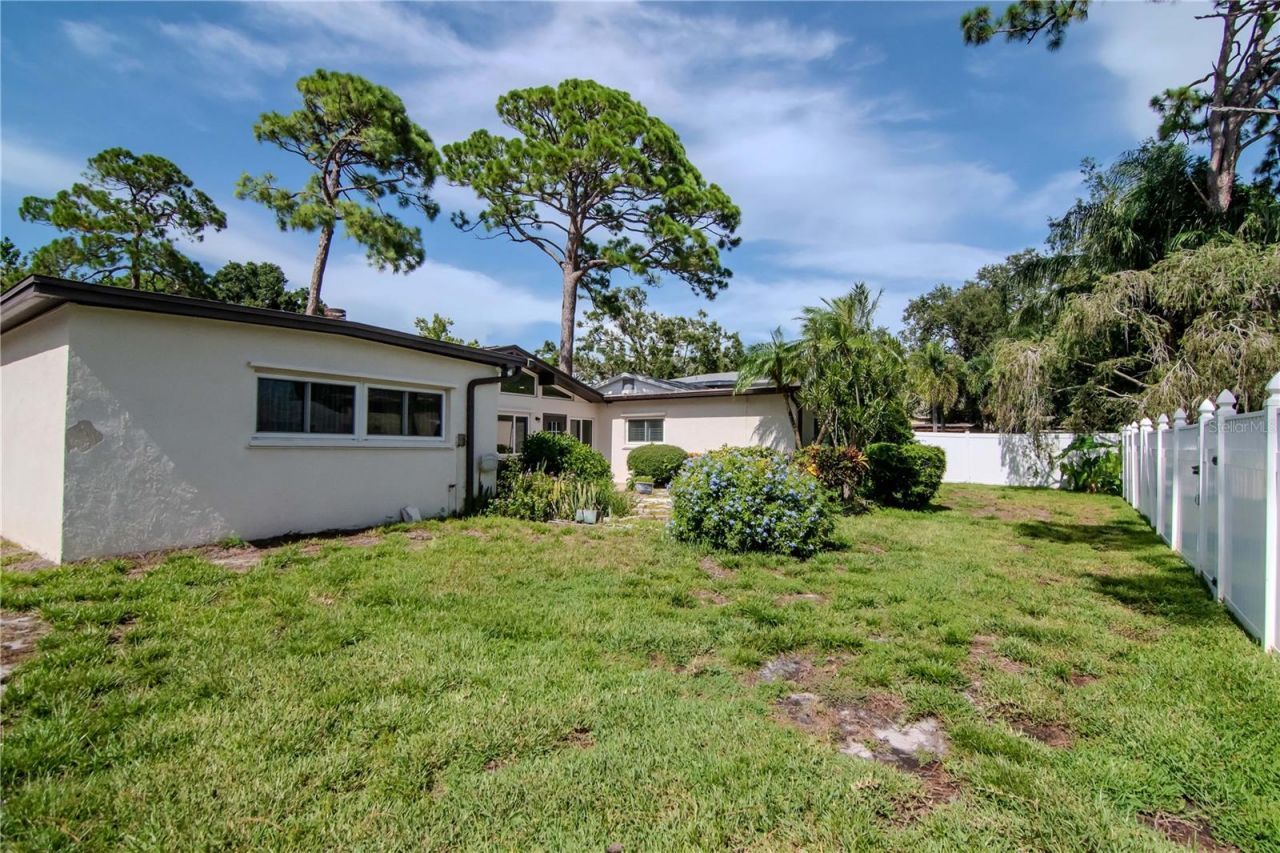 14212 84th Terrace, Seminole, FL 33776 Photo