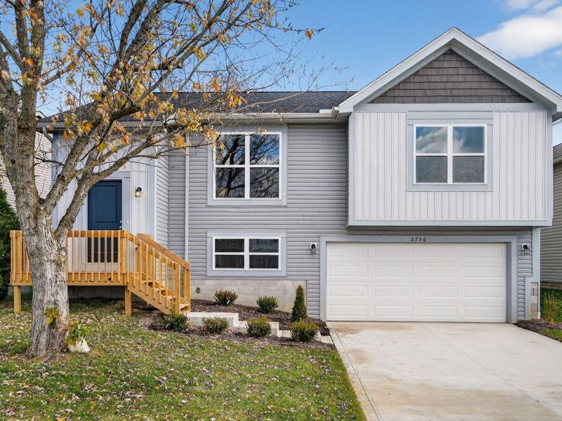 2736 Barrows Road, Columbus, OH 43232 Photo 1