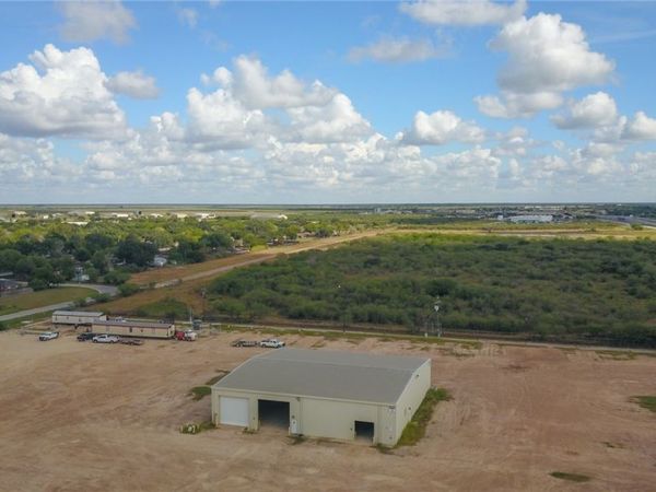 8609 Lone Tree Road , Victoria, TX 77905