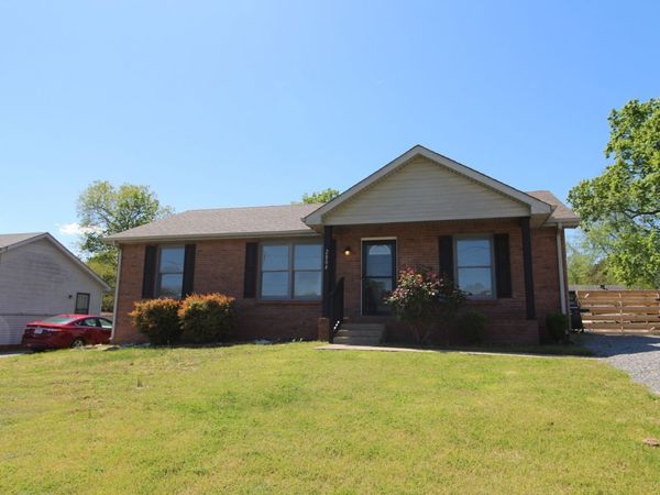 2804 Summertree Ln, Clarksville, TN 37040