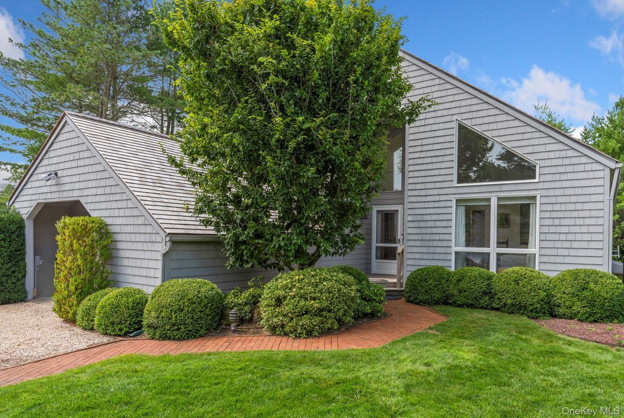 30 Huckleberry Lane, East Hampton, NY 11937 Main Photo