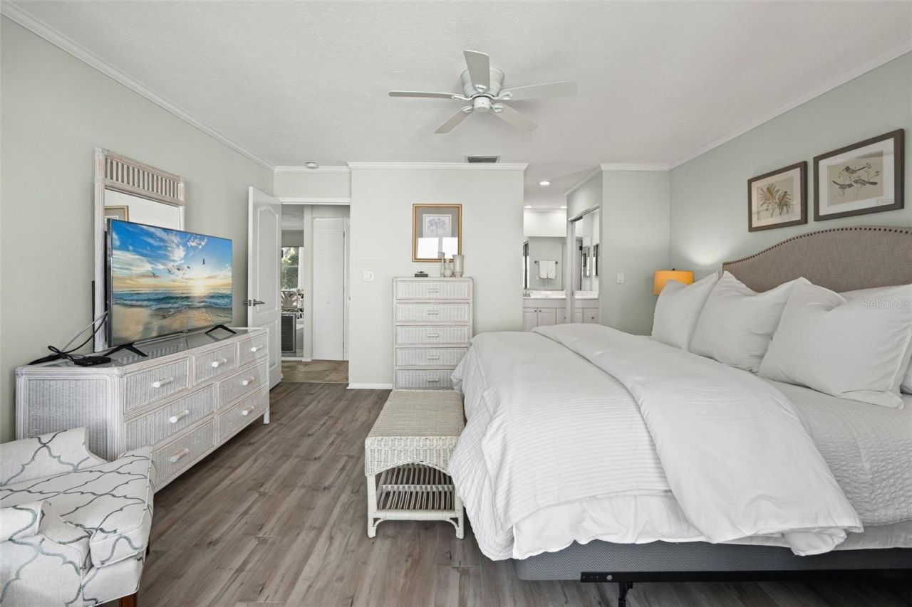 1255 E Peppertree Drive, Unit 201, Sarasota, FL 34242 Photo