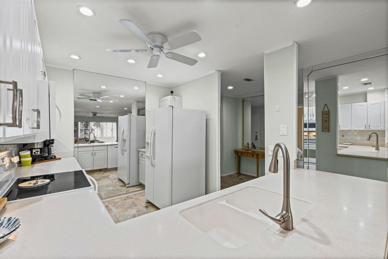 1255 E Peppertree Drive, Unit 201, Sarasota, FL 34242 Photo