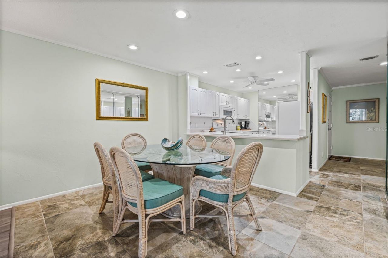 1255 E Peppertree Drive, Unit 201, Sarasota, FL 34242 Photo